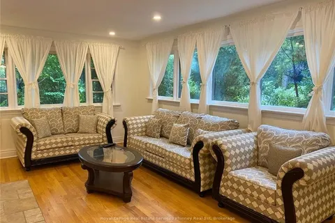 1235 OLD RIVER Rd, Mississauga, ON L5G 3G3