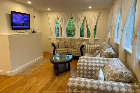 1235 OLD RIVER Rd, Mississauga, ON L5G 3G3