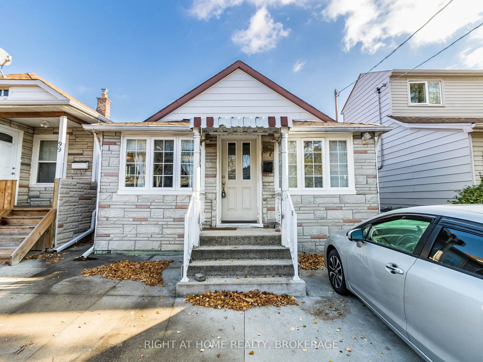 97 29th Street, Toronto, ON M8W 3B1