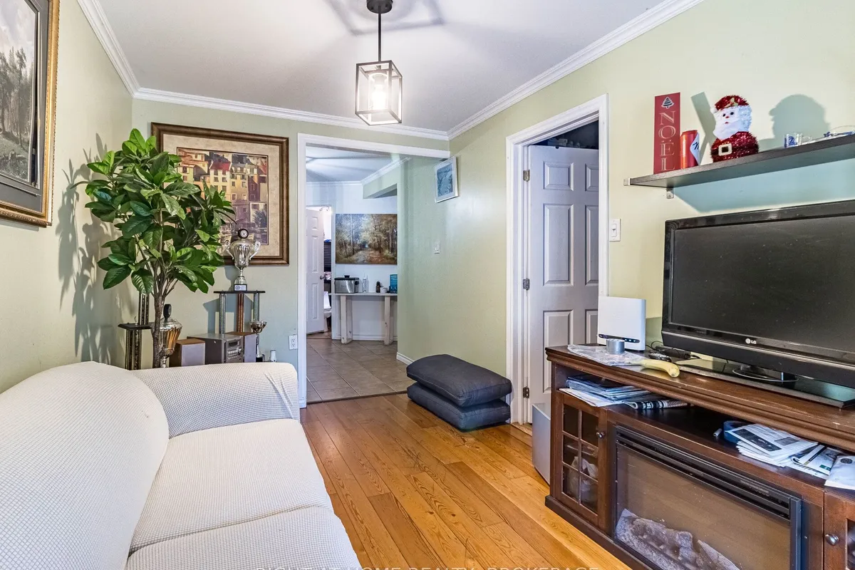 97 29th Street, ON M8W 3B1