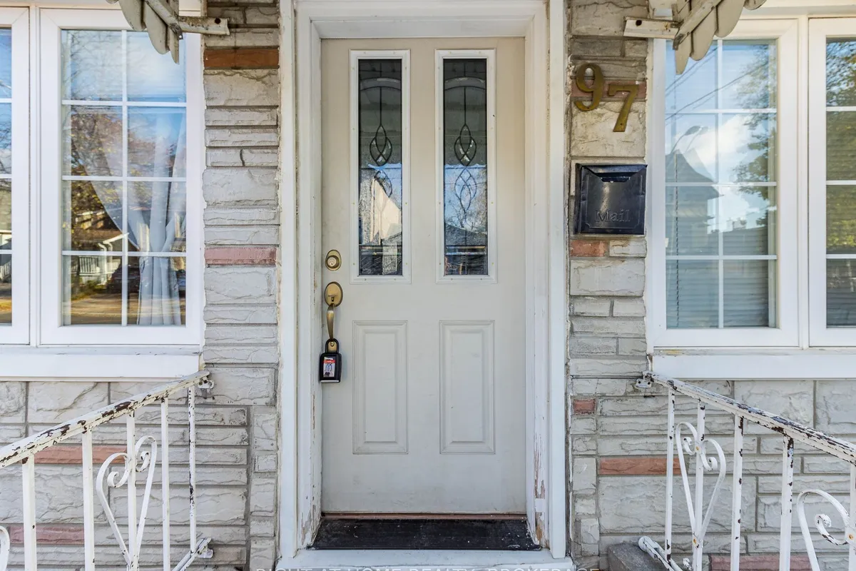 97 29th Street, ON M8W 3B1