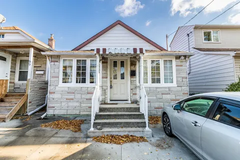 97 29th Street, Toronto, ON M8W 3B1
