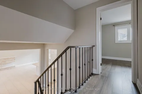 1198 Willowbrook Dr, Oakville, ON L6L 2J8