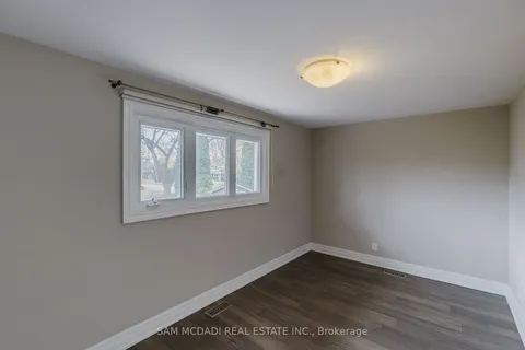 1198 Willowbrook Dr, Oakville, ON L6L 2J8