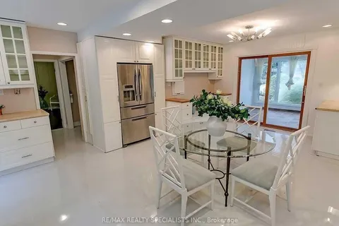 145 Wolfdale Ave, Oakville, ON L6L 4R9