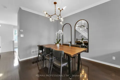 195 Grand Ave, Toronto, ON M8Y 3Y3