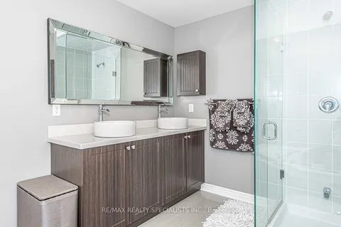 5364 Bellaggio Cres, Mississauga, ON L5V 0C9