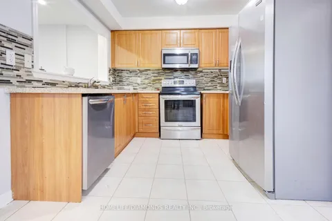 250 RICHVALE Dr, Brampton, ON L6Z 4W9