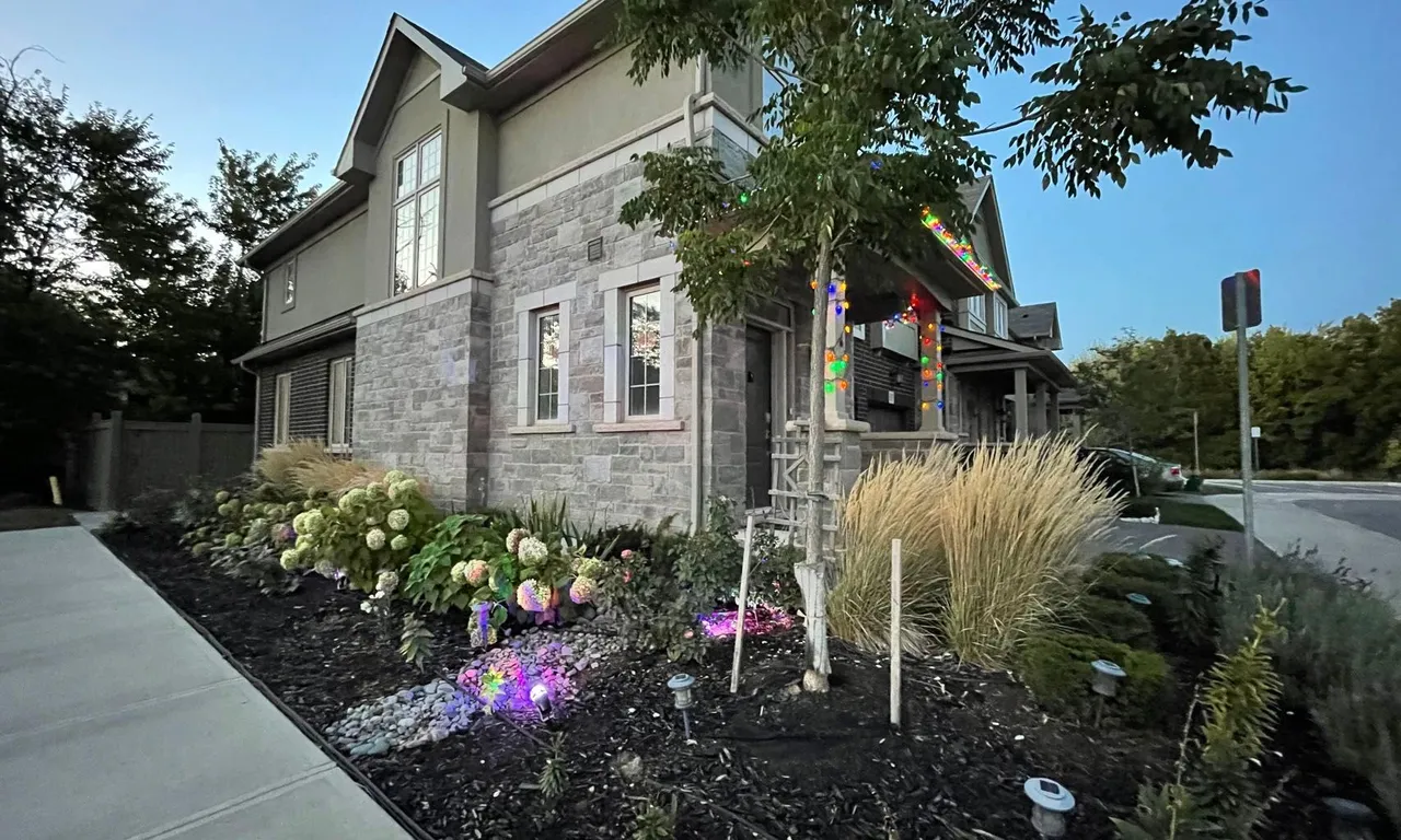 3355 Mockingbird Common Cres, Oakville, ON L6H 0X1