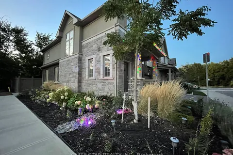 3355 Mockingbird Common Cres, Oakville, ON L6H 0X1