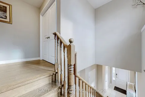3355 Mockingbird Common Cres, Oakville, ON L6H 0X1