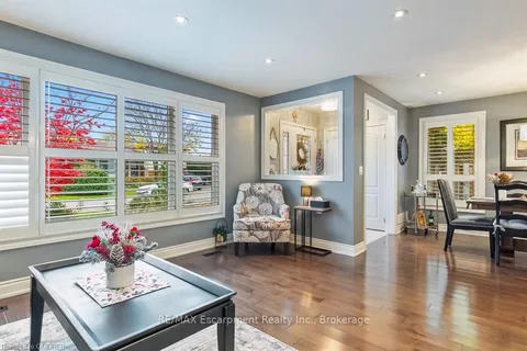 24 WILLIS Dr, Brampton, ON L6W 1A9