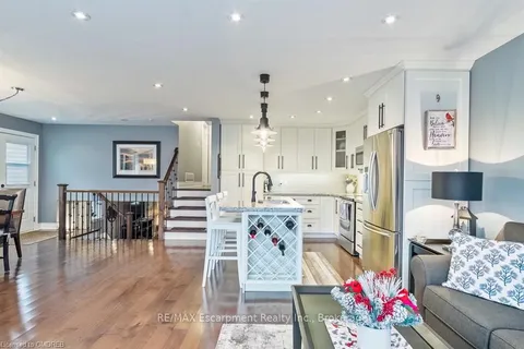 24 WILLIS Dr, Brampton, ON L6W 1A9