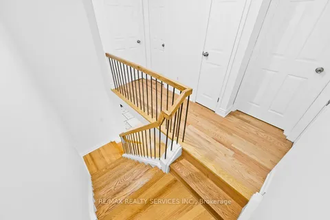 132 Ashridge Crt, Mississauga, ON L4Z 1M9