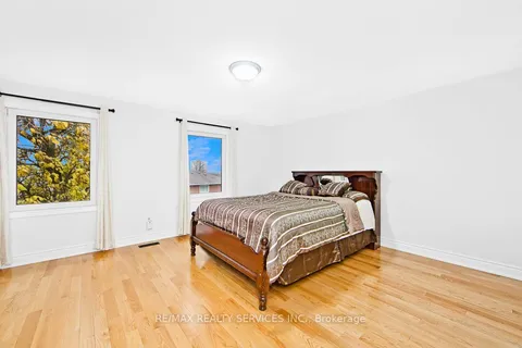 132 Ashridge Crt, Mississauga, ON L4Z 1M9