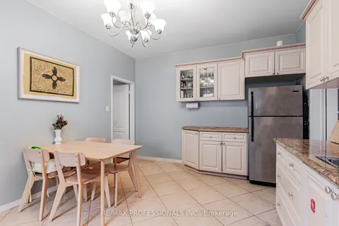 386 Westmoreland Ave, Toronto, ON M6H 3A7