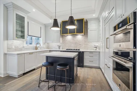 3272 Post Rd, Oakville, ON L6H 1L2
