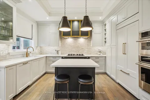 3272 Post Rd, Oakville, ON L6H 1L2