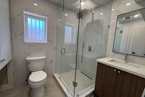 76 Annette St, Toronto, ON M6P 1N4