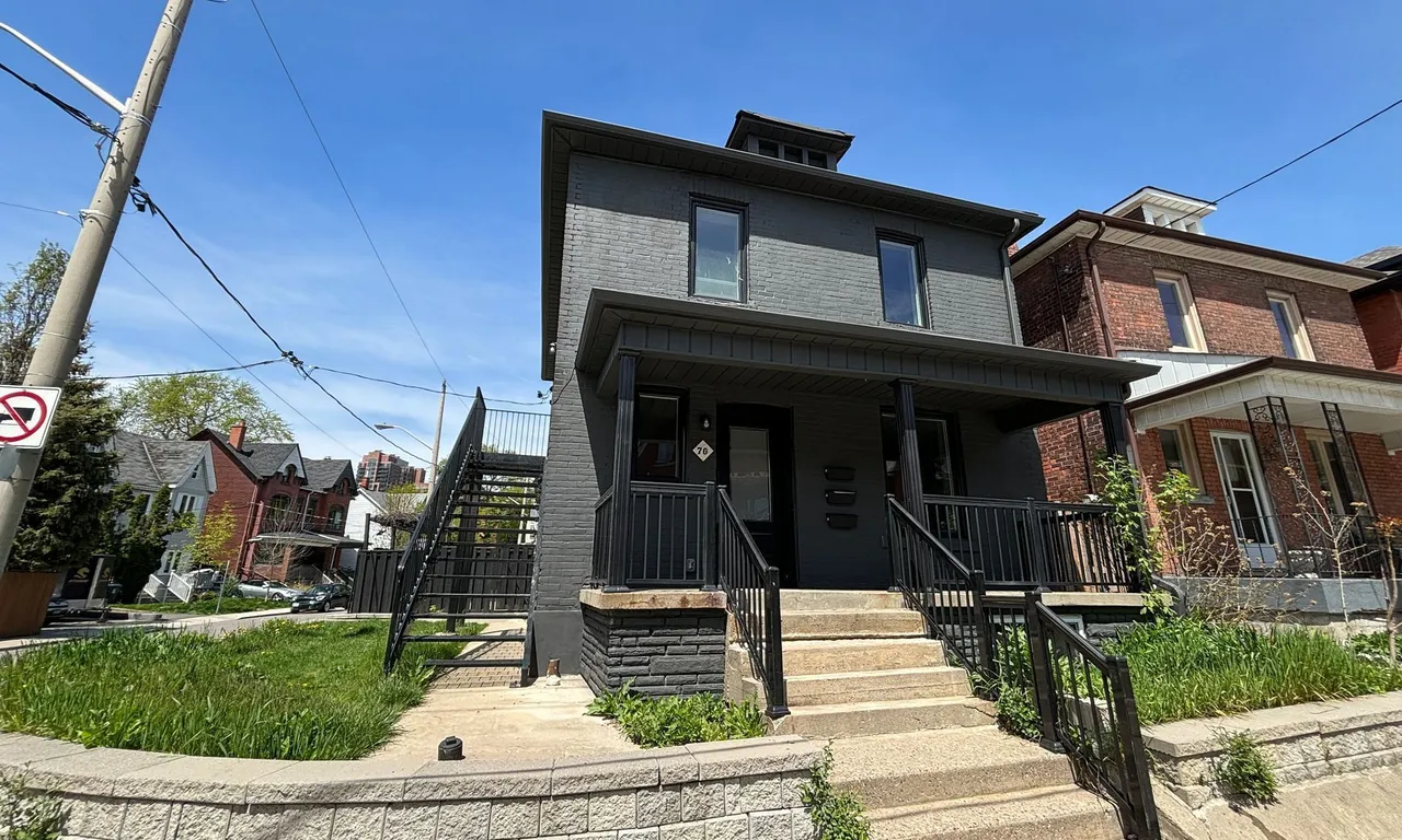 76 Annette St, Toronto, ON M6P 1N4