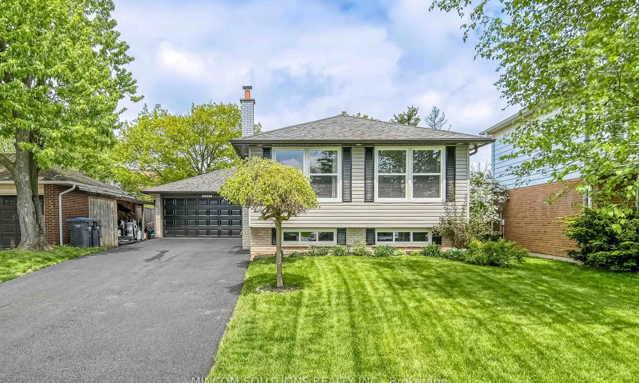 2597 Homelands Dr, Mississauga, ON L5K 1H5