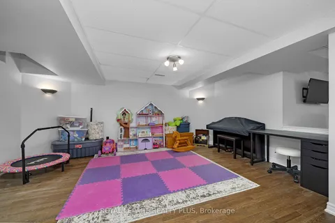 69 Birchway Pl, Halton Hills, ON L7J 2X4