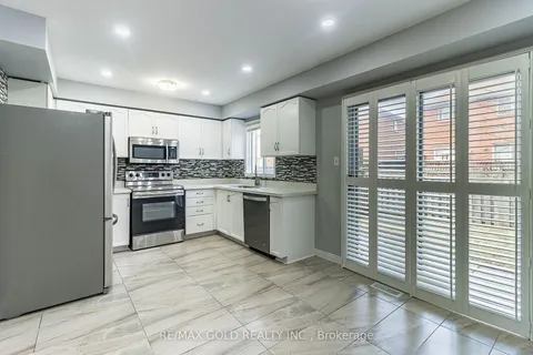 130 Toba Cres, Brampton, ON L6Z 4R9