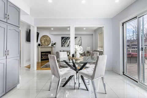98 Cresthaven Rd, Brampton, ON L7A 1H8
