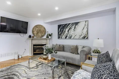 98 Cresthaven Rd, Brampton, ON L7A 1H8