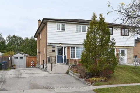 383 Lara Woods, Mississauga, ON L5A 3B1