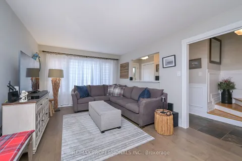 383 Lara Woods, Mississauga, ON L5A 3B1
