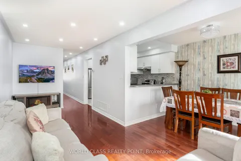 17 Manett Cres, Brampton, ON L6X 4X4