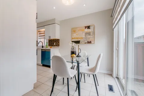 744 Irving Terr, Milton, ON L9T 6H3