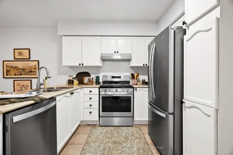 6411 Seaver Rd, Mississauga, ON L5V 2J2