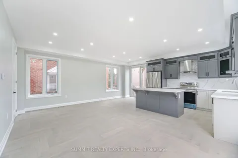 9 Keewatin Gate, Brampton, ON L6Y 2X1