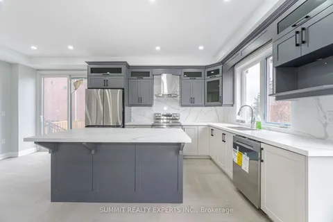 9 Keewatin Gate, Brampton, ON L6Y 2X1