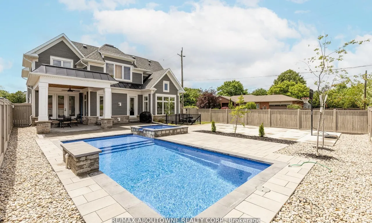 265 Woodale Ave, Oakville, ON L6K 2N3