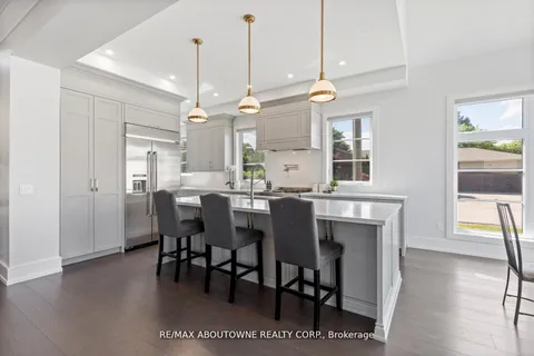 265 Woodale Ave, Oakville, ON L6K 2N3