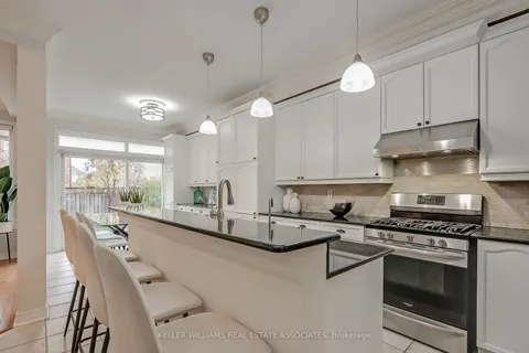 3306 Weatherford Rd, Mississauga, ON L5M 7X6