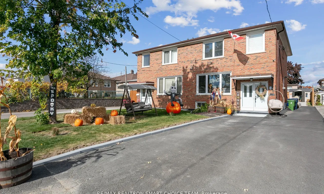 12 Marlington Cres, Toronto, ON M3L 1K4