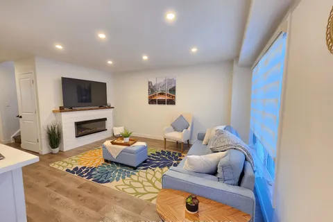 2217 Manchester Dr, Burlington, ON L7P 4K6