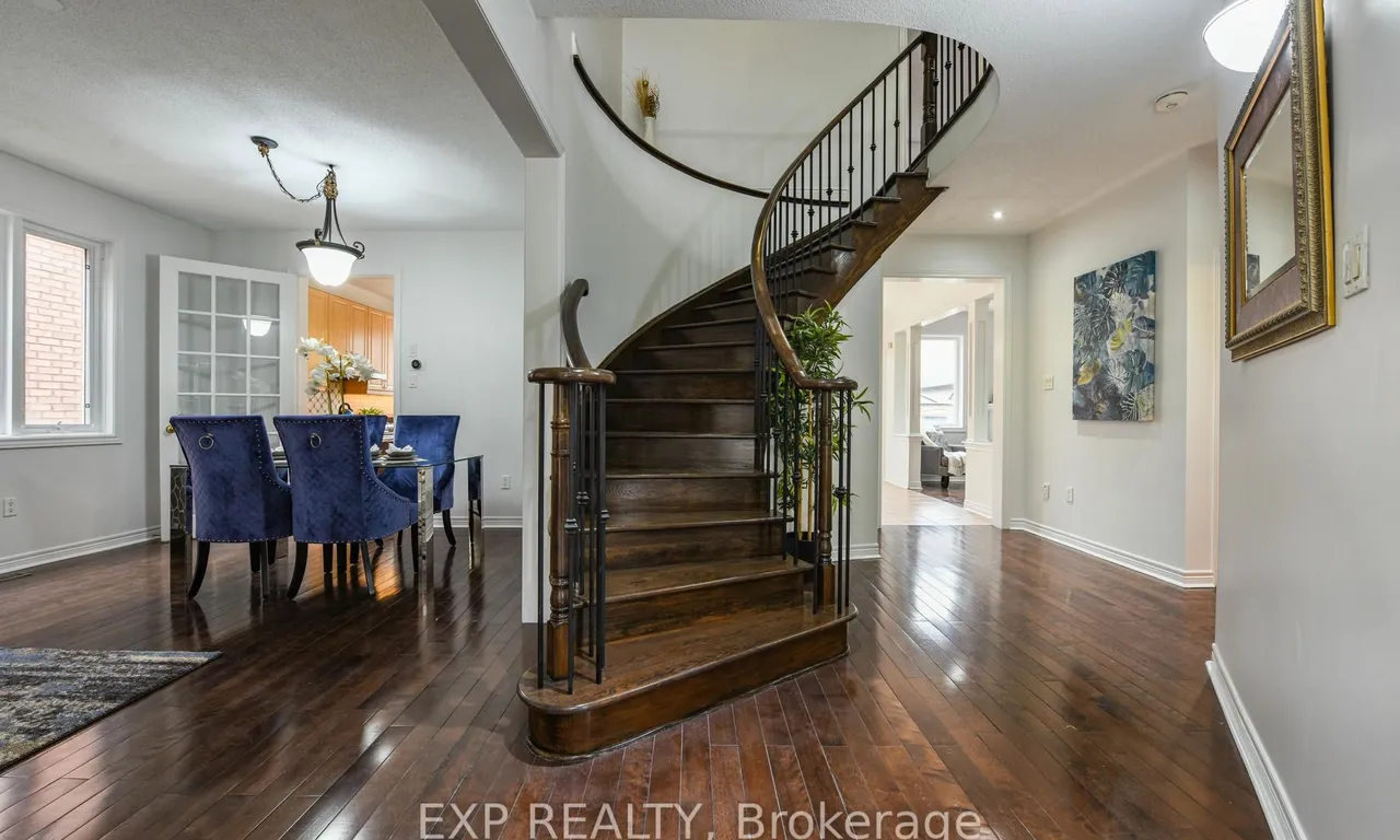 11 Cairnburg Dr, Brampton, ON L6P 1X3