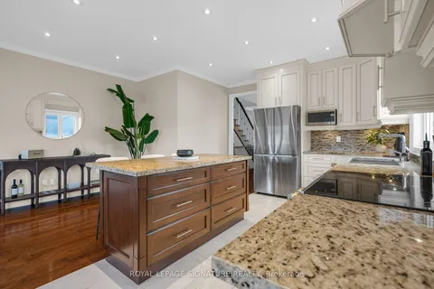 22 Harding Ave, Toronto, ON M6M 3A2