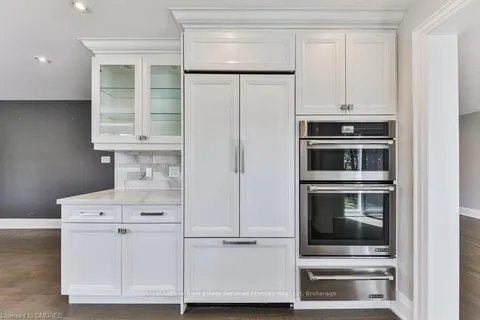 2068 MISSISSAUGA Rd, Mississauga, ON L5H 2K6