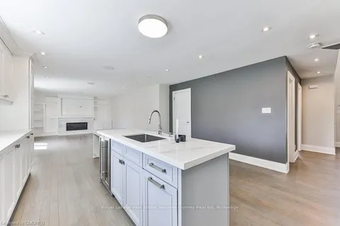 2068 MISSISSAUGA Rd, Mississauga, ON L5H 2K6