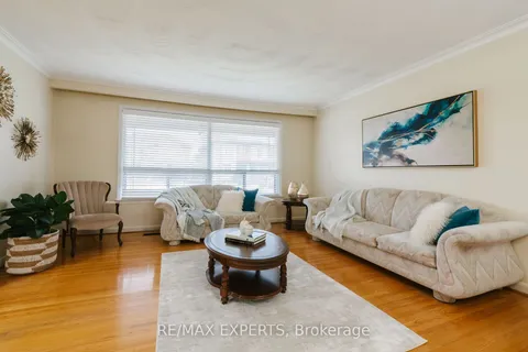 1 Creston Rd, Toronto, ON M6A 1H9