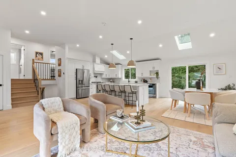 332 Swinburne Rd, Burlington, ON L7N 2A1