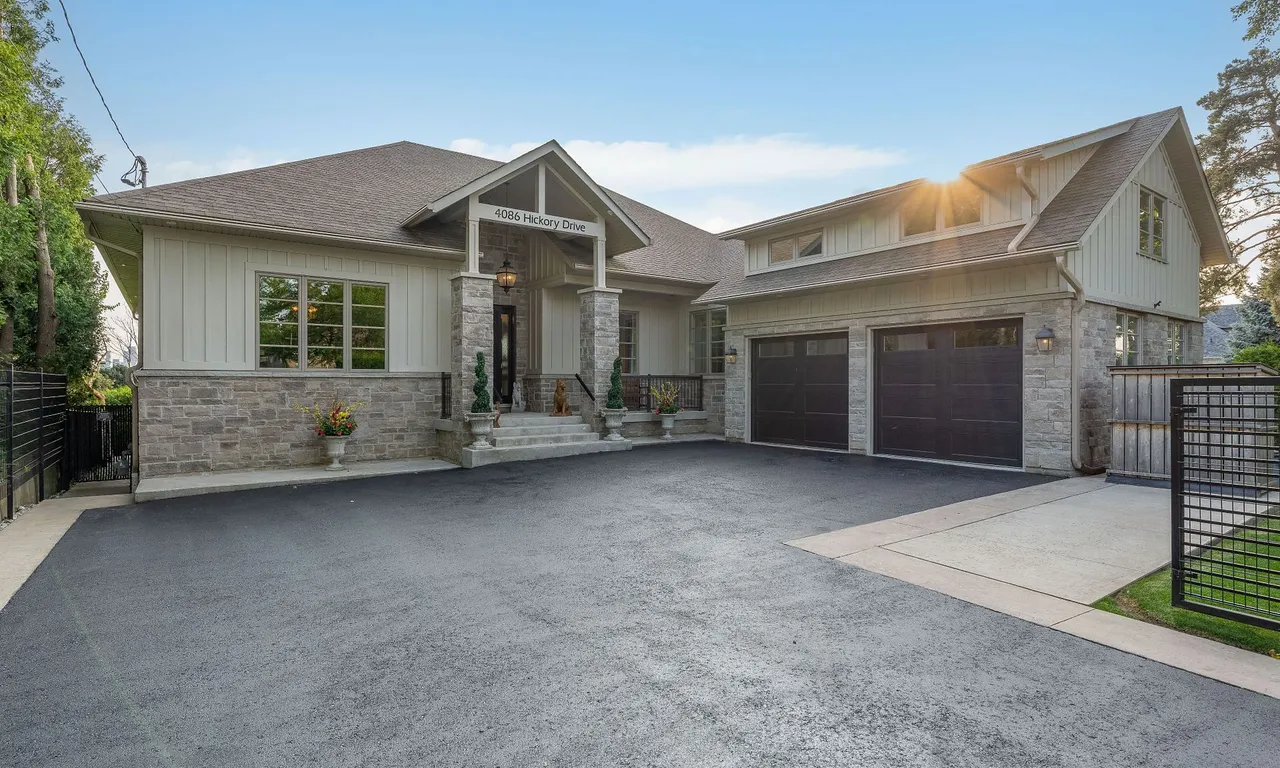 4086 Hickory Dr, Mississauga, ON L4W 1K9