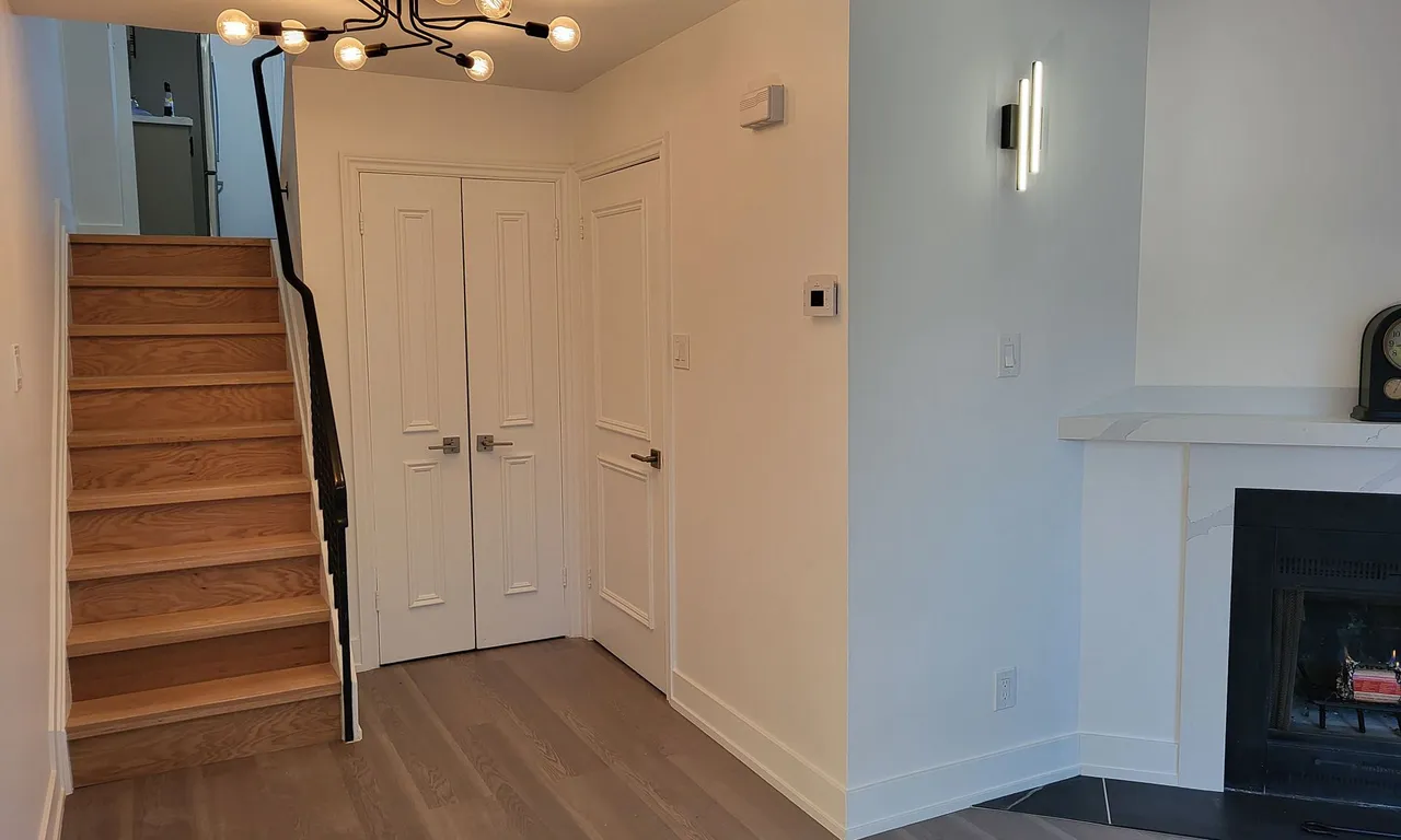 Att/Row/Twnhouse kitchen at 200 Keele St Toronto