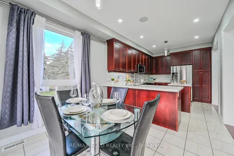 16 Torraville St, Brampton, ON L6R 0Y5